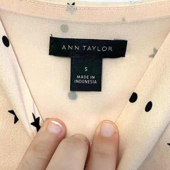 Ann Taylor Polka Dot Star Print Drapey Cami Women's Sz S Pale Pink Casual Glam - Picture 3 of 7